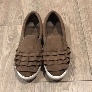 Mia Ruffle Slide Ons